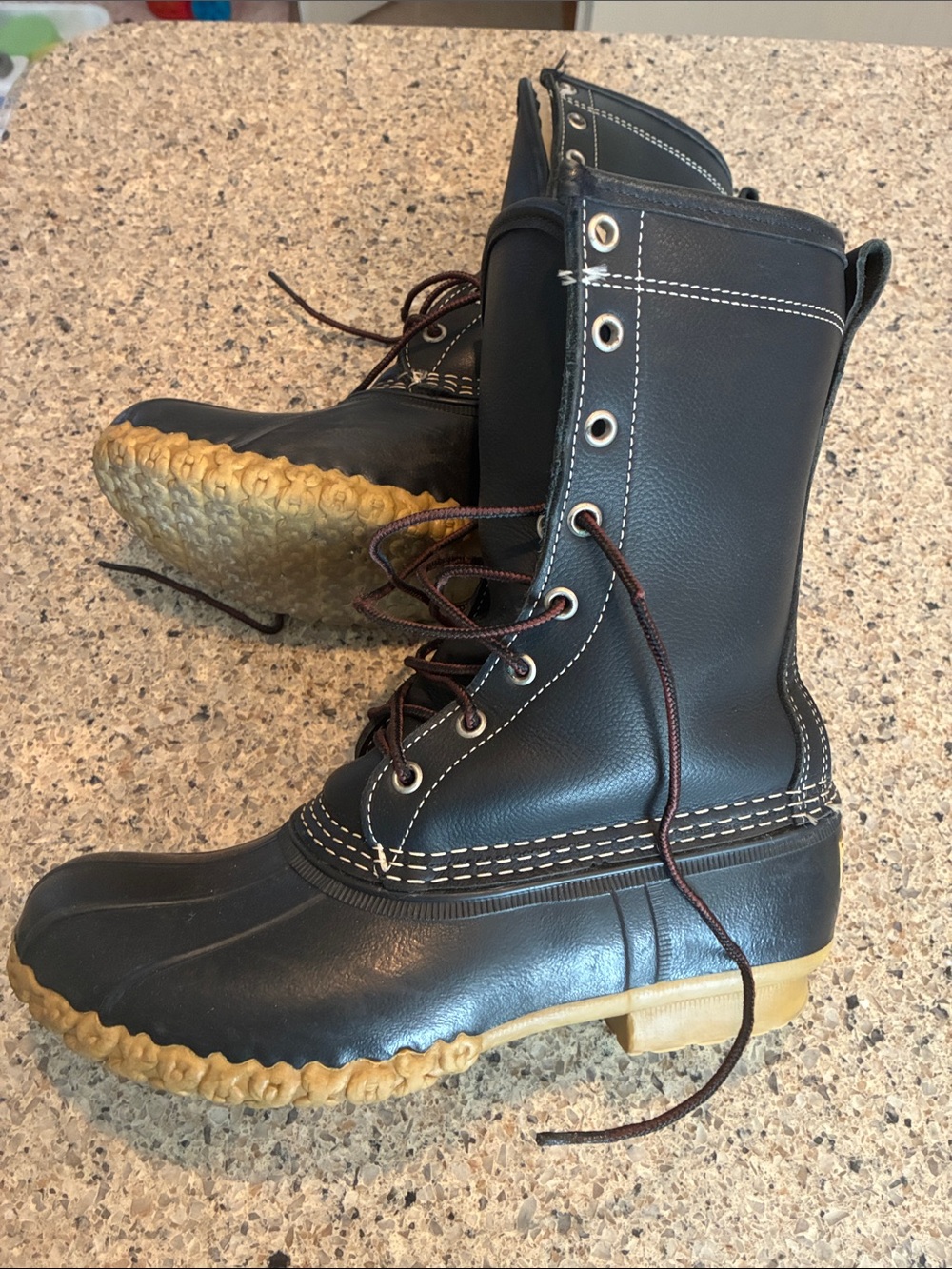 Women’s 8 Vintage LL Bean Shearling lined Black Lace-Up Duck Boots. Made in USA